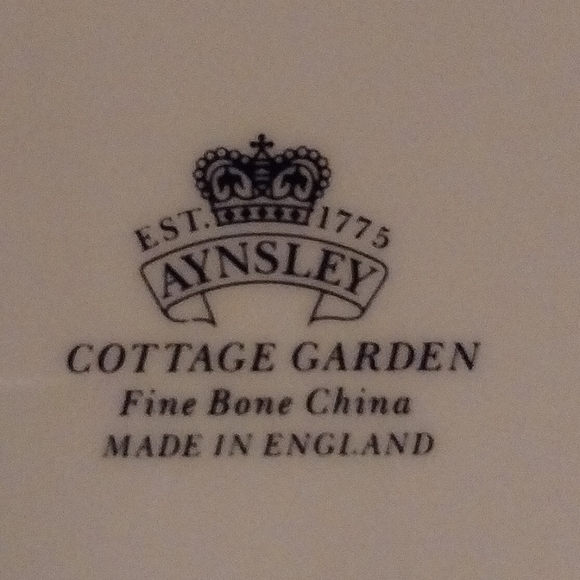 Cottage Garden by John Aynsley. 1- serving plate and 1- 8" Quiche Oven To Table - Picture 6 of 7